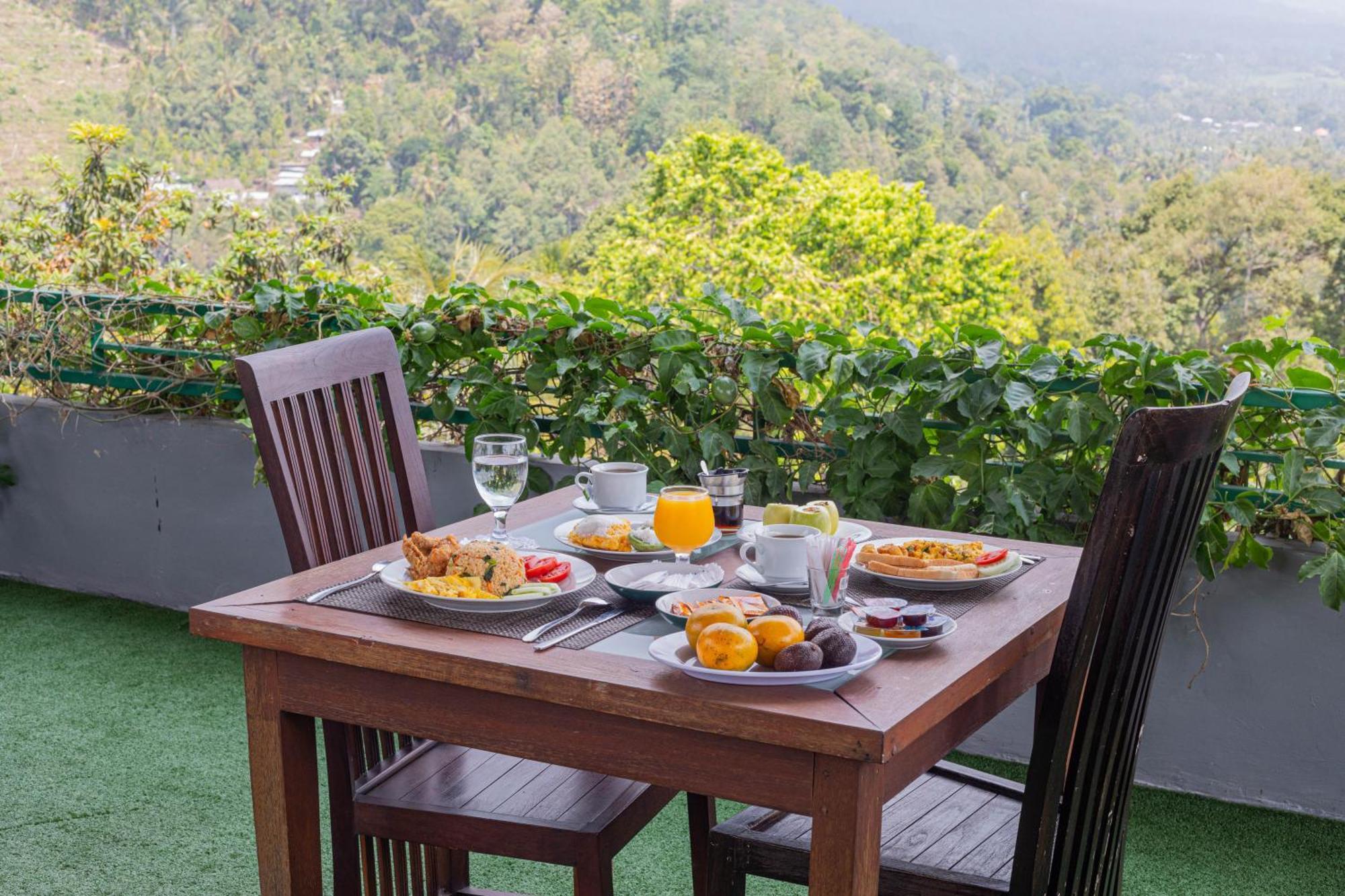Mandhasativa Homestay Singaraja  Bagian luar foto