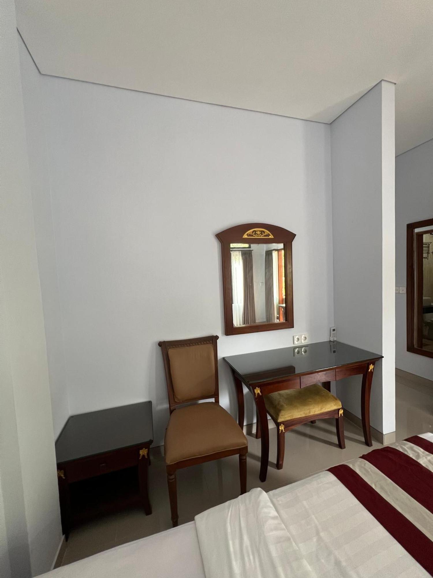 Mandhasativa Homestay Singaraja  Bagian luar foto