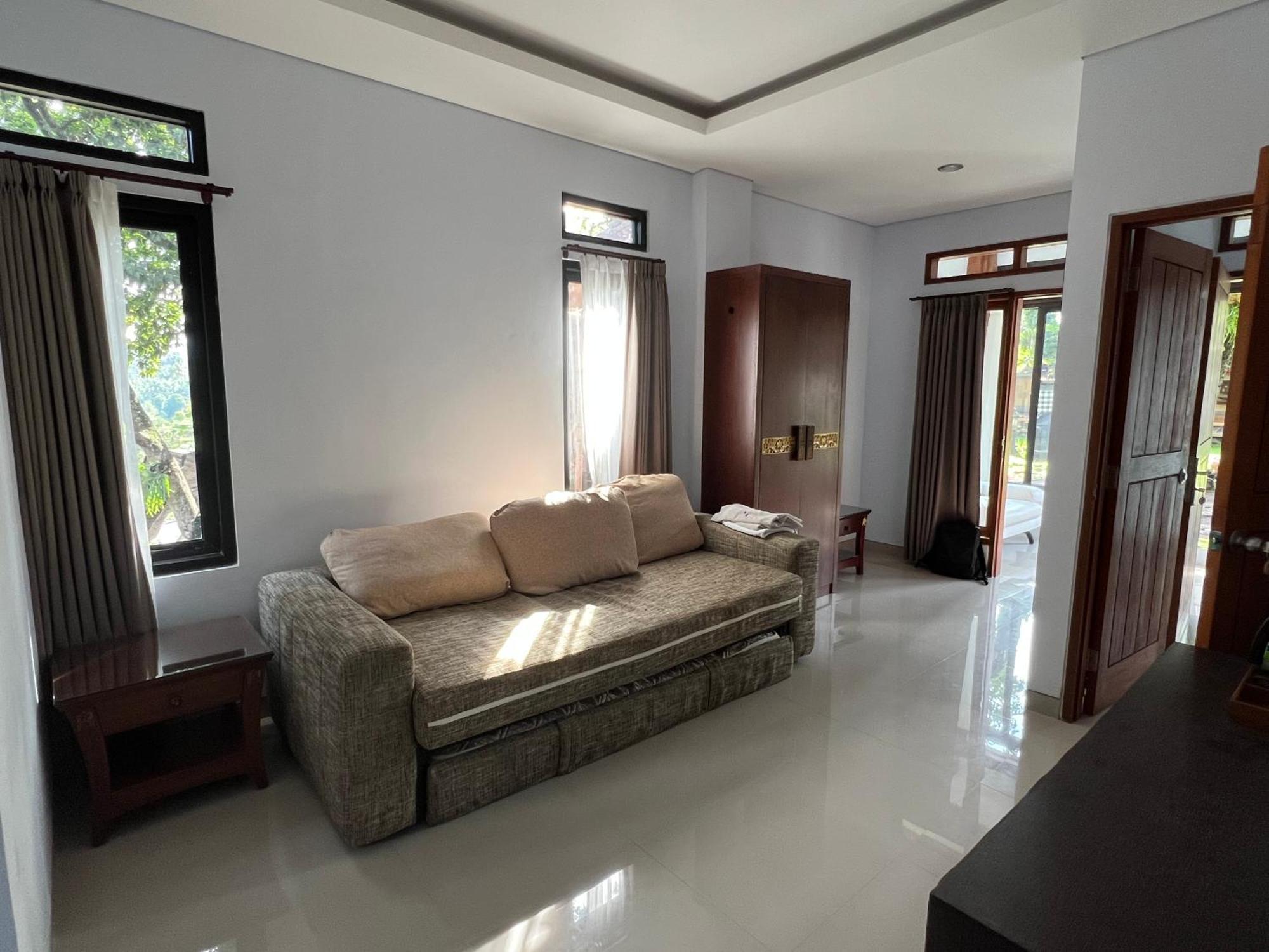 Mandhasativa Homestay Singaraja  Bagian luar foto
